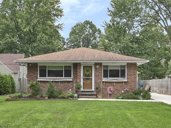 4695 Martin Dr, North Olmsted, OH 44070