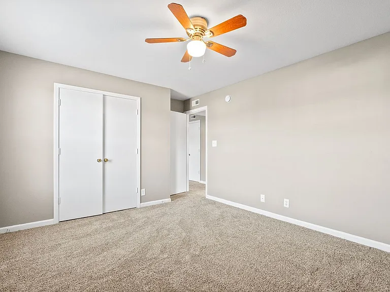 2 Bedroom Apartment For Rent Near Post! — Photo 34