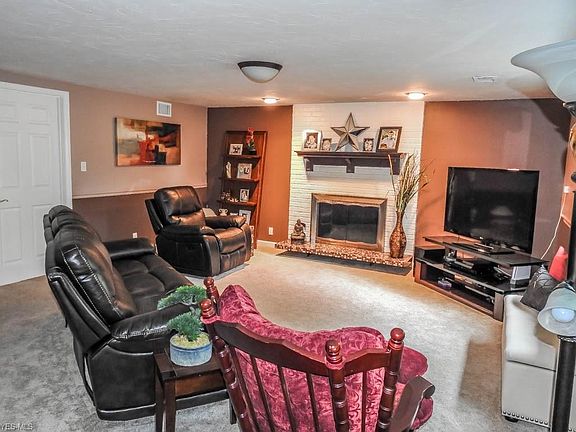 3rd image of 662 Radford Dr