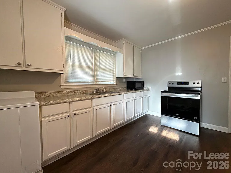 202 E Jenkins St — Photo 4