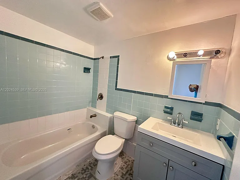 365 NE 125th St #306 — Photo 13