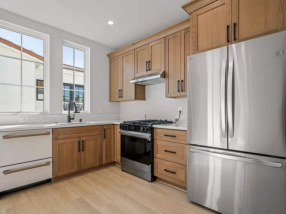 439 N Sierra Bonita