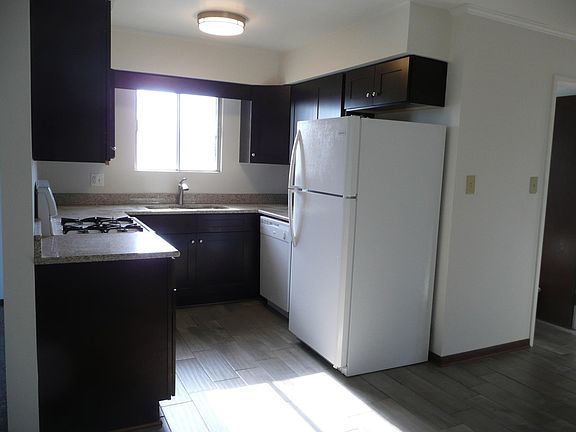 3rd image of 608 W 65th St APT 5