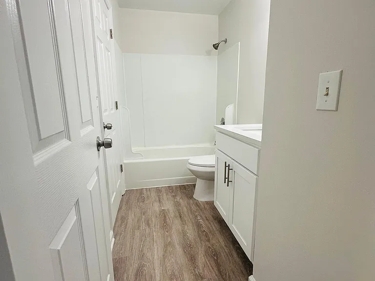 402 Woodlake Manor Dr — Photo 14