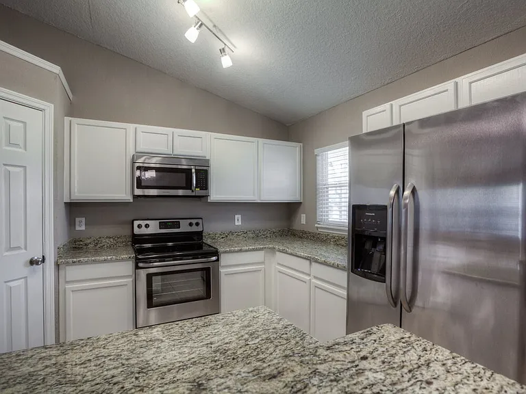 350 Trade Wind Dr — Photo 3