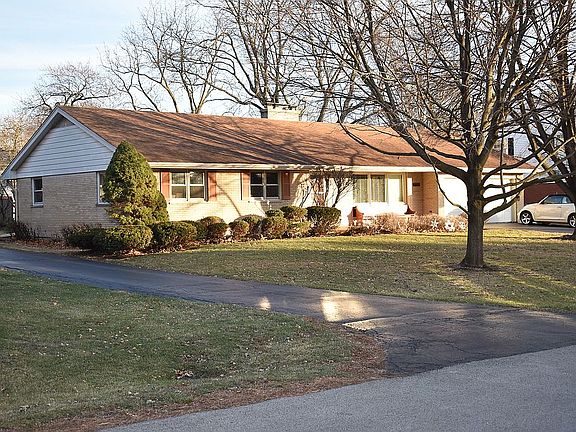 4th image of 1205 Greenwood Dr
