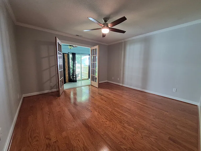 415 Park Ave #100 — Photo 10