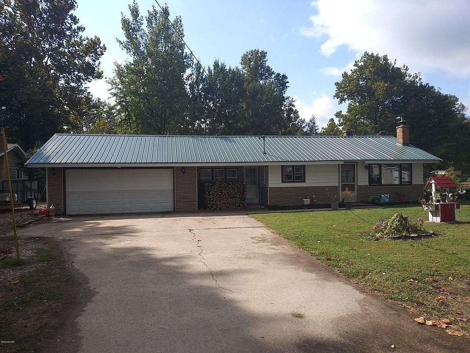 1st image of 46630 Sycamore Dr