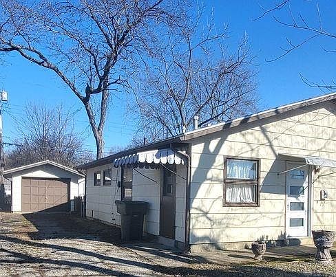 2nd image of 3925 Larkspur Dr