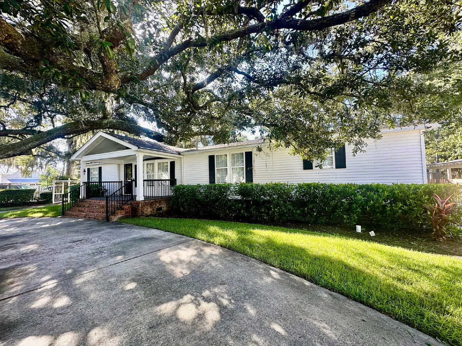 3 bed, 2.0 bath, 1876 sqft, $3,995 — Photo 4