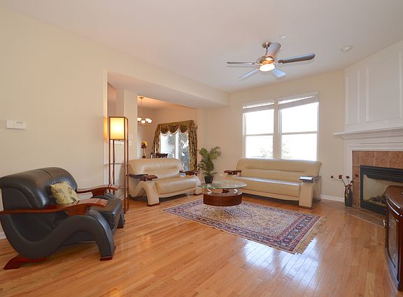 2nd image of 924 Elizabeth Dr