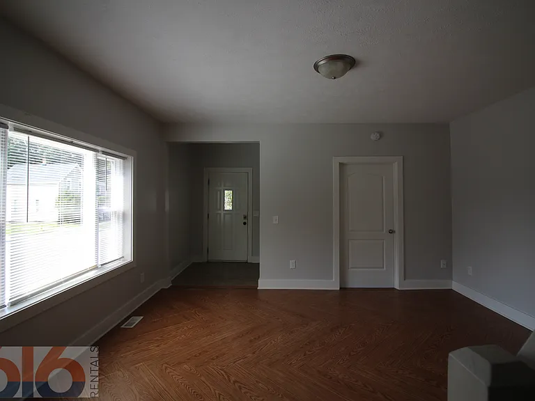 858 Dayton St SW — Photo 8