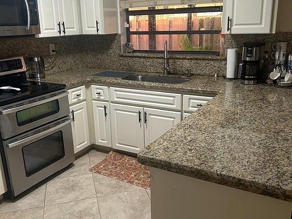 4th image of 11267 SW 59th Place