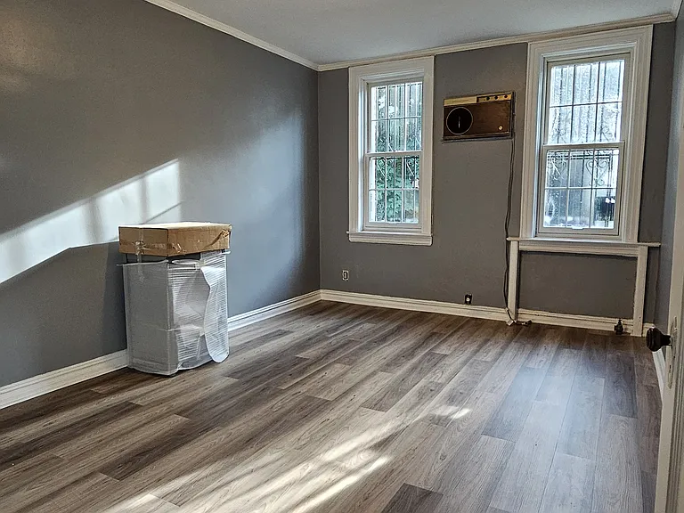 96 E 38th St #TOPFLOOR — Photo 8