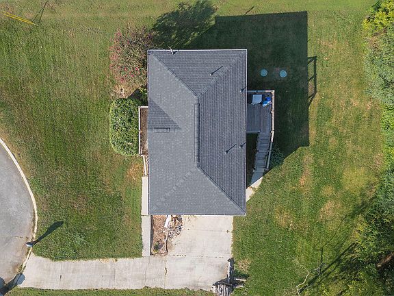 4th image of 139 Apple Valley Ct NE