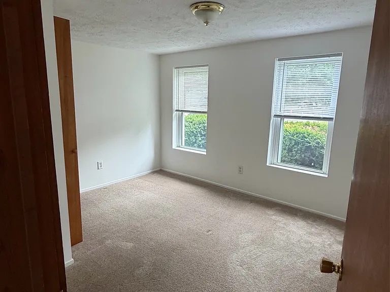 223 W Washington St — Photo 6