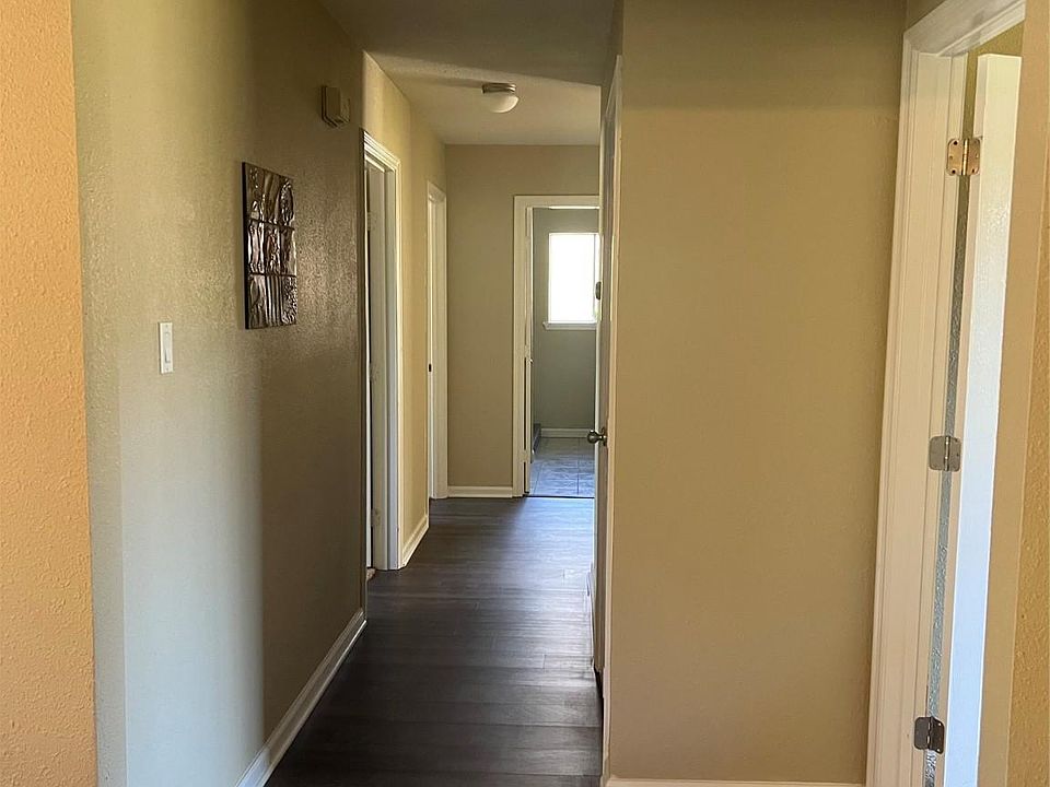 1st image of 220 Meadowlawn Ave