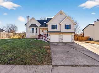 205 W Laredo Trl, Raymore, MO 64083