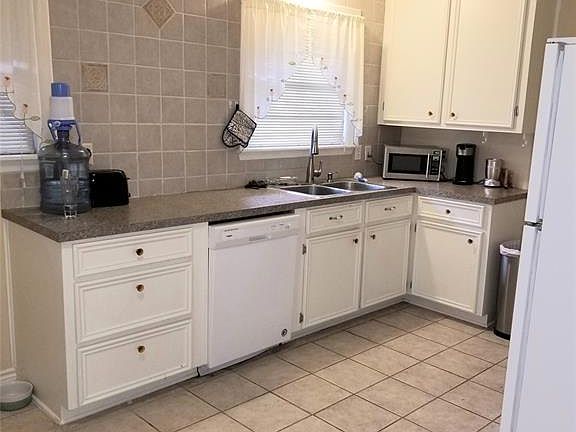 3rd image of 8913 Sandpiper Dr