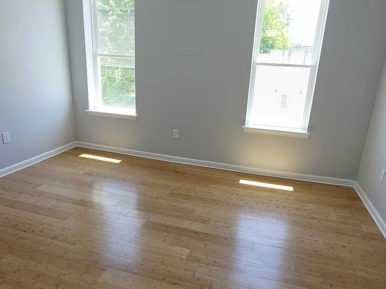 1530 Baker St — Photo 5