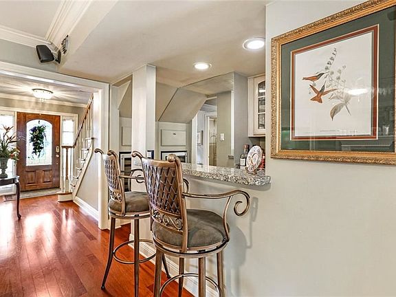 4th image of 3220 Tolmas Dr