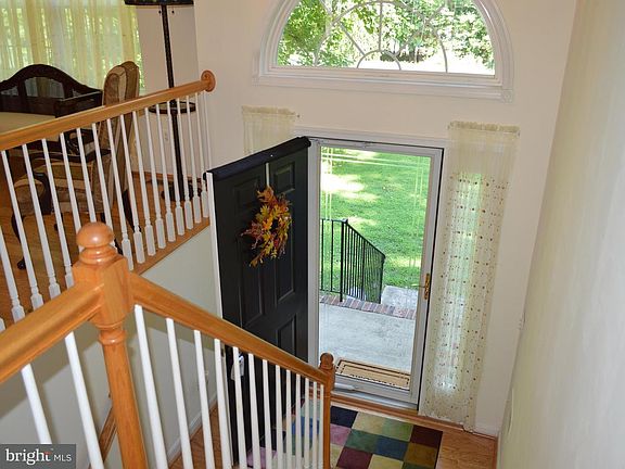 4th image of 1031 Lakeview Dr
