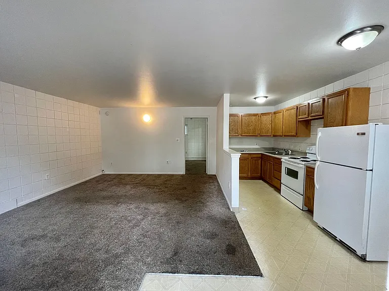 509 S Bryan Ave — Photo 3