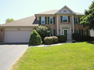 916 Whitewater Ln, Naperville, IL 60540