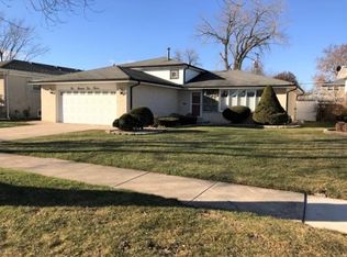 10412 S Knox Ave, Oak Lawn, IL 60453