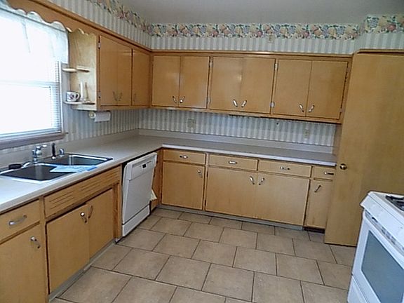 3rd image of 204 McKinley St