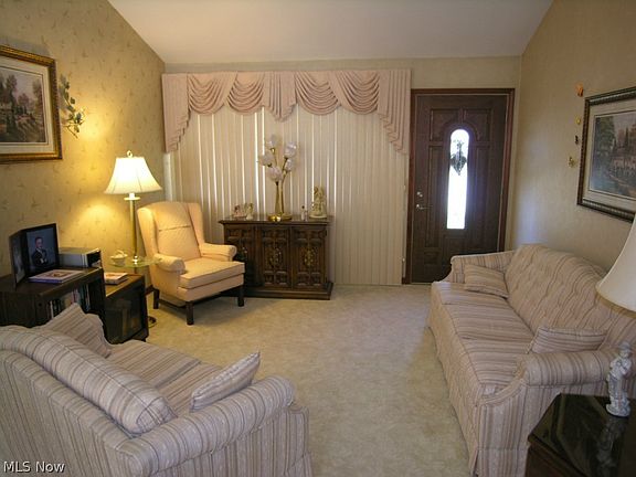 3rd image of 4284 Holl Ave