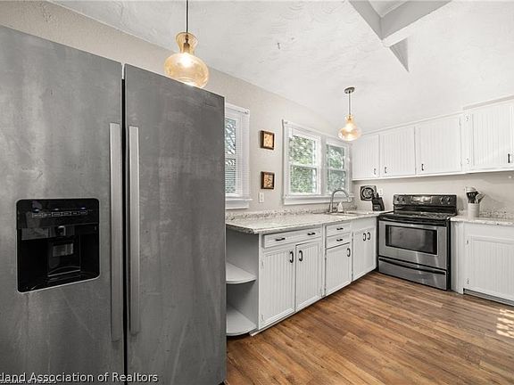 5th image of 412 Rose Ave