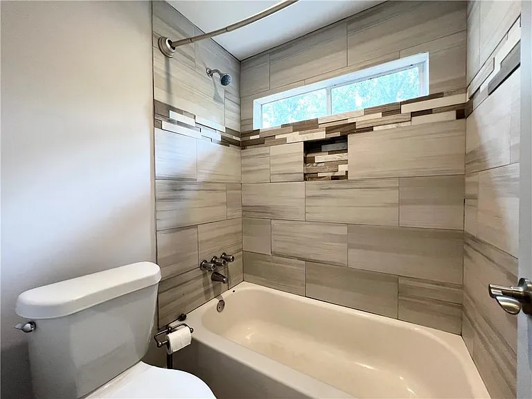 710 Creekwood Xing — Photo 23