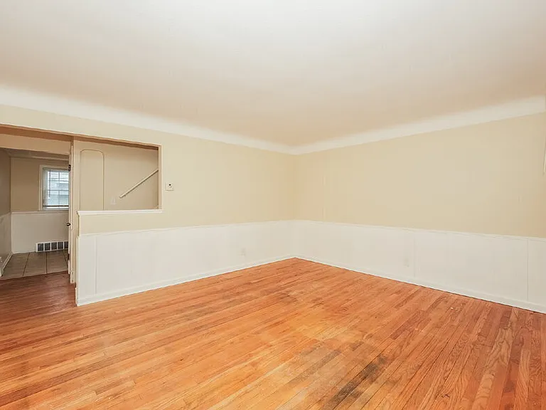 18308 Edinboro Ave — Photo 5