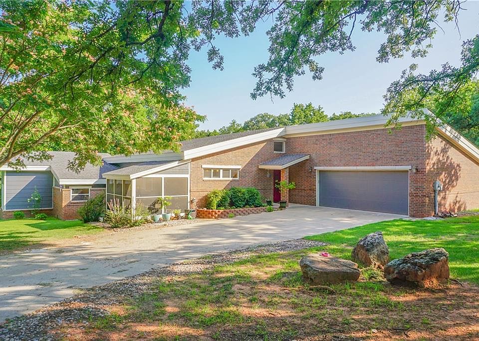 1st image of 4921 Stonehenge Ln