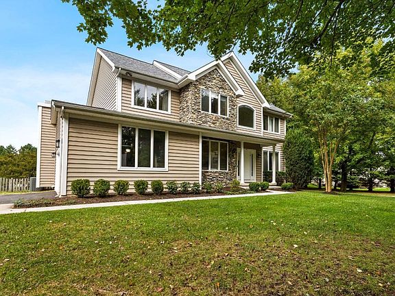 2nd image of 77 Beecham Ct