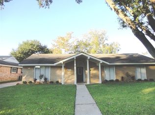 711 Bayview Dr, Seabrook, TX 77586