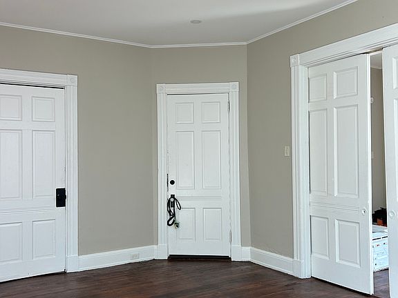 3rd image of 2523 Hemlock St #1