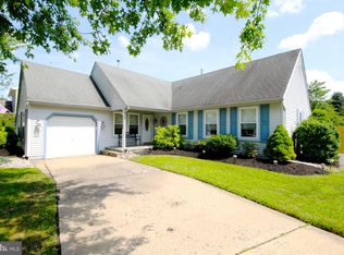 3 Magnolia Dr, Blackwood, NJ 08012