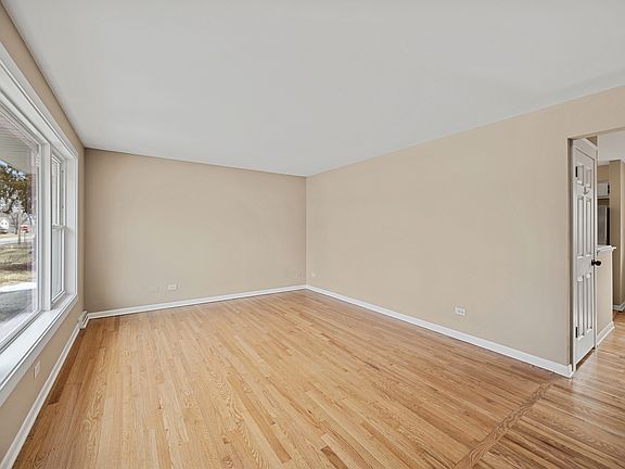 5th image of 6425 177th St