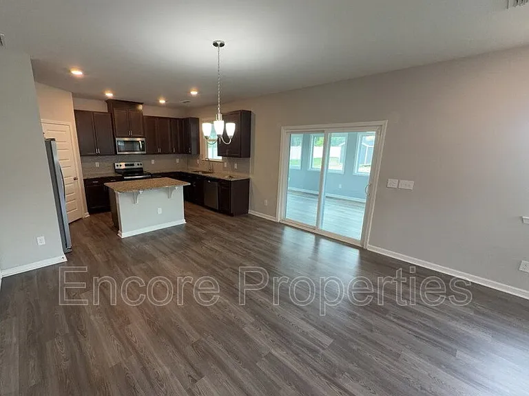 7704 Chestnut Creek Ct — Photo 3