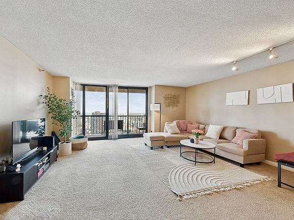 3rd image of 10 E Ontario St #2114