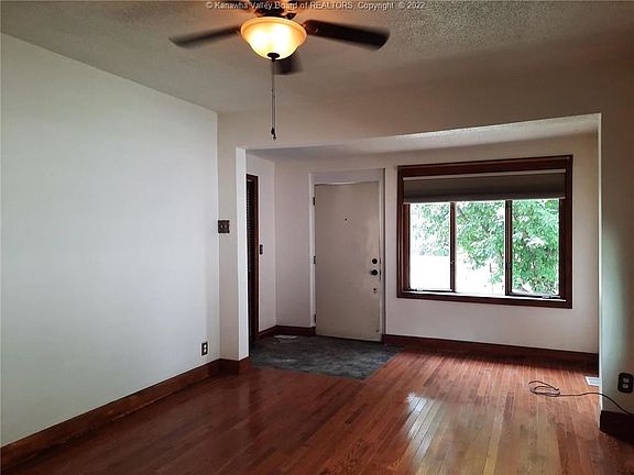 3rd image of 140 9th Ave