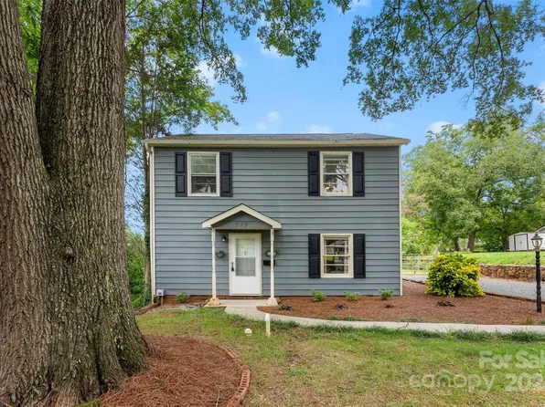 513 N Main St, Mount Holly, NC 28120