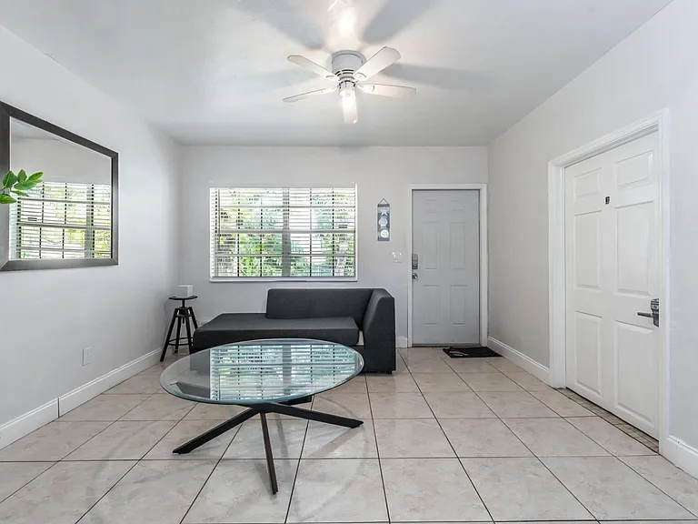 3401 SW 48th Ave — Photo 6