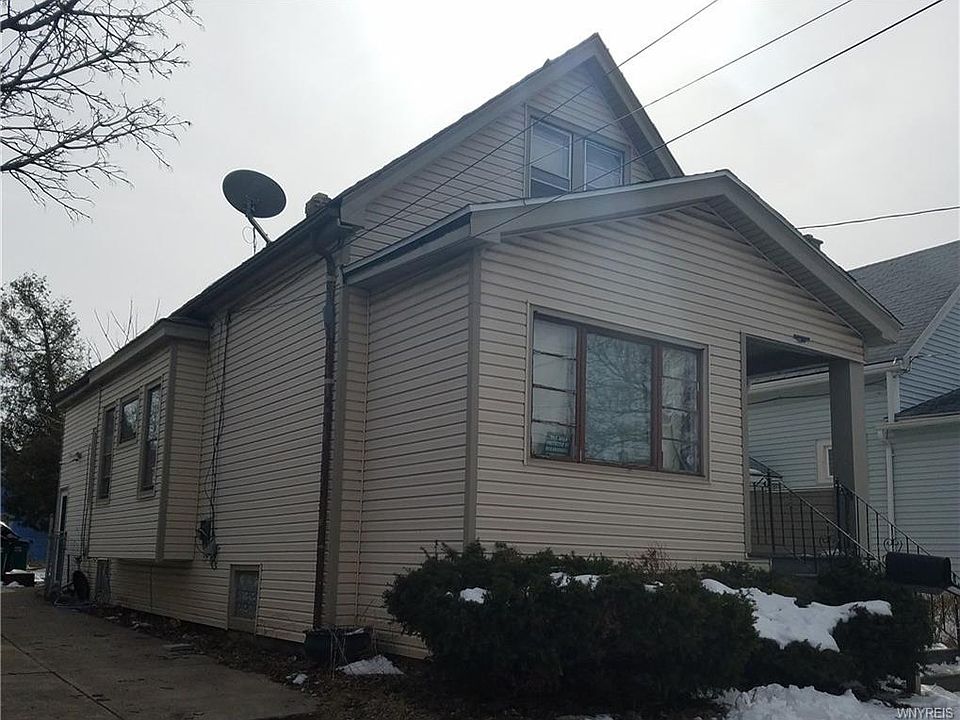 2nd image of 79 Decker St