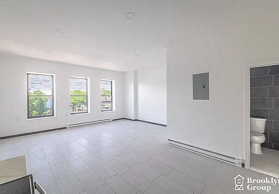 3rd image of 610 E 16th St #6