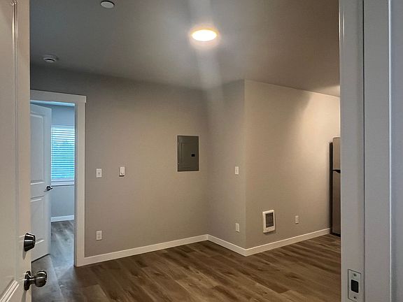 5th image of 7624 Pacific Ave