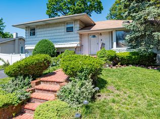 36 Middle Ln, Jericho, NY 11753
