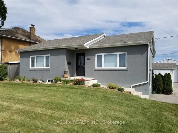 2176 Queensway Dr #2, Burlington, ON L7R 3T1